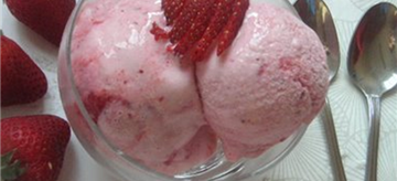 Lowfat Strawberry Frozen Yogurt