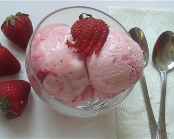 Lowfat Strawberry Frozen Yogurt